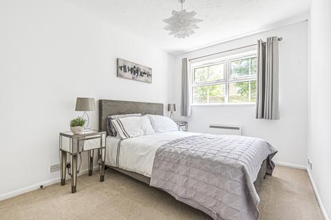 2 bedroom flat to rent, Shire Place Earlsfield SW18