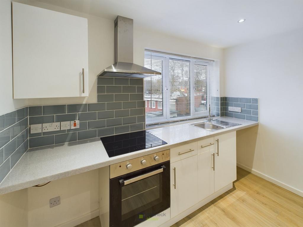 Oakwood Close, Midhurst, GU29 1 bed flat to rent £725 pcm (£167 pw)
