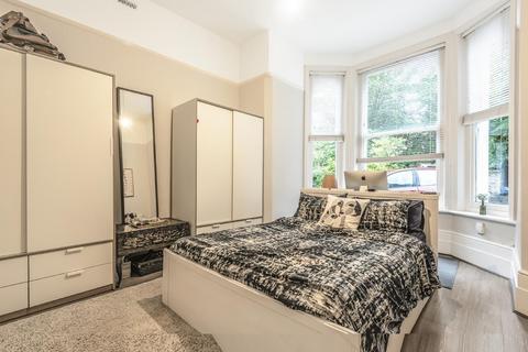 2 bedroom flat for sale, St Johns Park, Blackheath