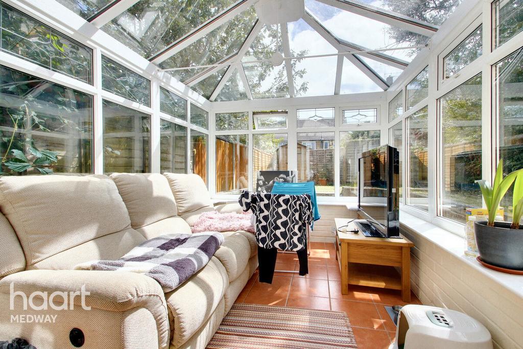 Poplicans Road, Rochester 3 bed semidetached house for sale £350,000