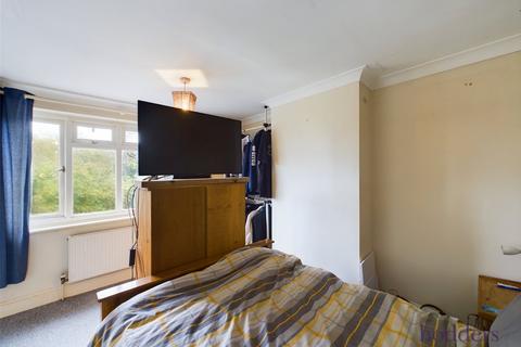 1 bedroom apartment for sale, Clay Corner, Chertsey, Surrey, KT16