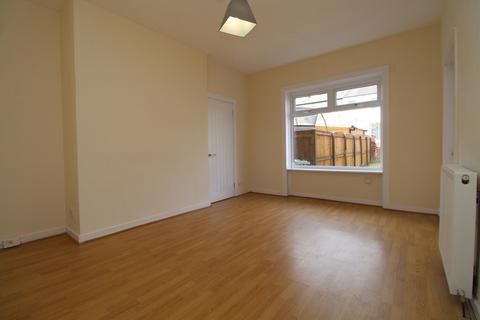 3 bedroom flat to rent, Croftfoot Road, Glasgow G44