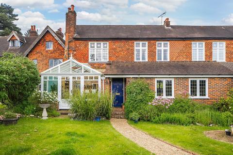 3 bedroom semi-detached house for sale, Hogscross Lane, Coulsdon CR5