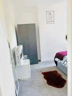 1 bedroom in a house share to rent, Waddon Park Avenue, Croydon CR0