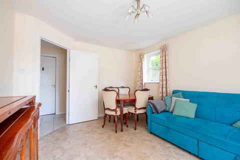 2 bedroom flat to rent, 0507LT – St Leonards Street, Edinburgh, EH8 9SW