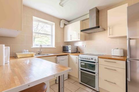 2 bedroom flat to rent, 0507LT – St Leonards Street, Edinburgh, EH8 9SW