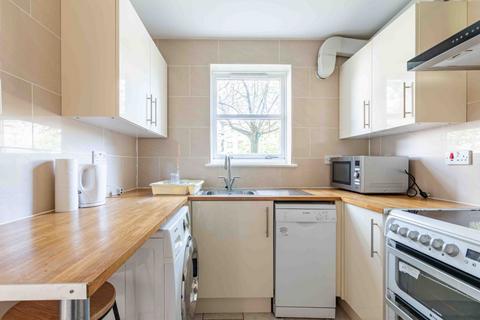 2 bedroom flat to rent, 0507LT – St Leonards Street, Edinburgh, EH8 9SW