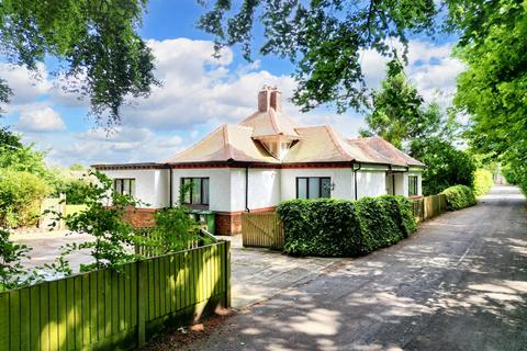 3 bedroom detached house for sale, Abbey Road, Dentons Green, WA10