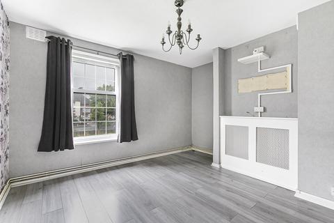 3 bedroom flat to rent, London Road, Enfield EN2