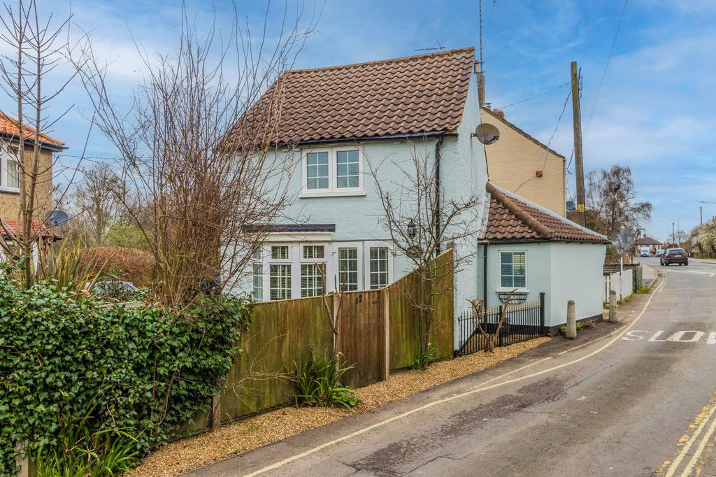 Marsh Road, Oulton Broad 2 bed detached house for sale £240,000