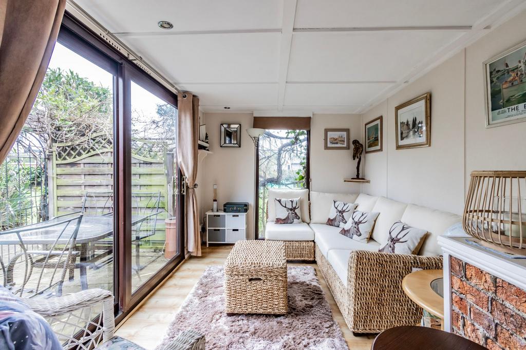 Marsh Road, Oulton Broad 2 bed detached house for sale £240,000