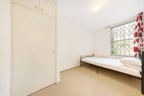 2 bedroom flat to rent, The Chase, Clapham, London, SW4