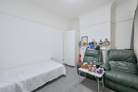 5 bedroom flat for sale, Ruislip Road, Greenford, UB6