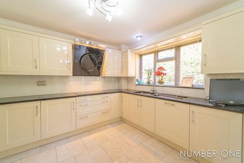 5 bedroom detached house for sale, Pentre Lane, Llantarnam, NP44