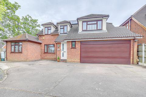 5 bedroom detached house for sale, Bradley Avenue, Benfleet, SS7