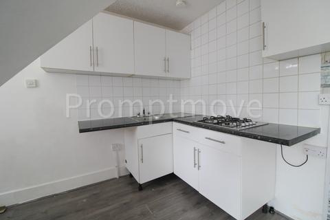3 bedroom flat to rent, Connaught Road Luton LU4 8ES