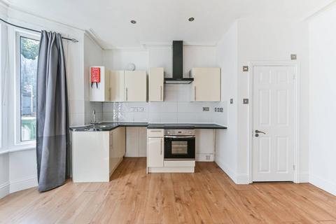 1 bedroom flat to rent, London Road, Hackbridge, Wallington, SM6