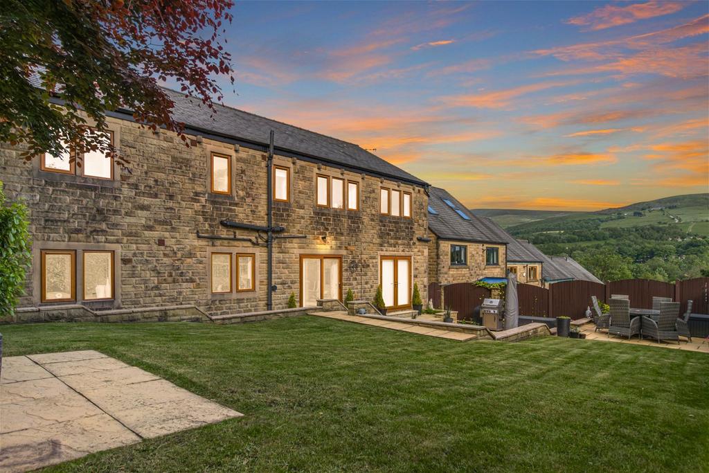 Low Grove Lane, Greenfield, Saddleworth 5 bed detached house for sale