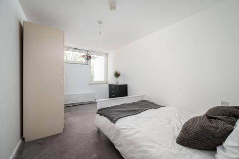1 bedroom flat for sale, Wickway Court, Peckham, London, SE15