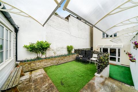 4 bedroom apartment for sale, Rambler Building, Copehagen Street, London, N1