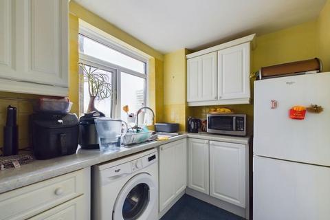 2 bedroom flat to rent, Brighton Road, Worthing, BN11 2EQ