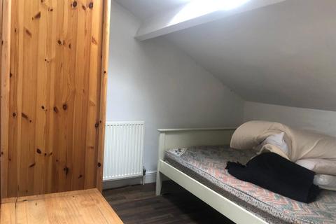 1 bedroom in a house share to rent, Fitzwilliam Street, Huddersfield, HD1