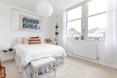 2 bedroom apartment to rent, Evering Road, London, E5