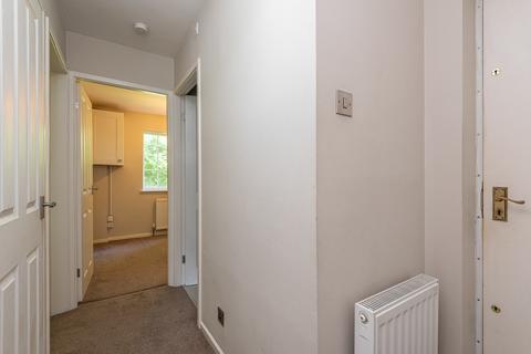 2 bedroom flat to rent, Oakdene Drive, Leeds LS17