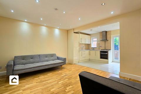 4 bedroom semi-detached house to rent, Stuart Crescent, Reigate RH2