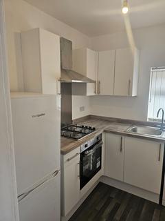 3 bedroom terraced house to rent, Claremont Road, Manchester, M14