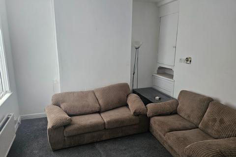 3 bedroom terraced house to rent, Claremont Road, Manchester, M14