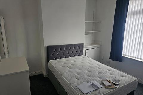 3 bedroom terraced house to rent, Claremont Road, Manchester, M14