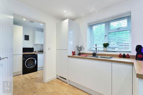 2 Apple Tree Close, Clehonger, Hereford, HR2 9TA