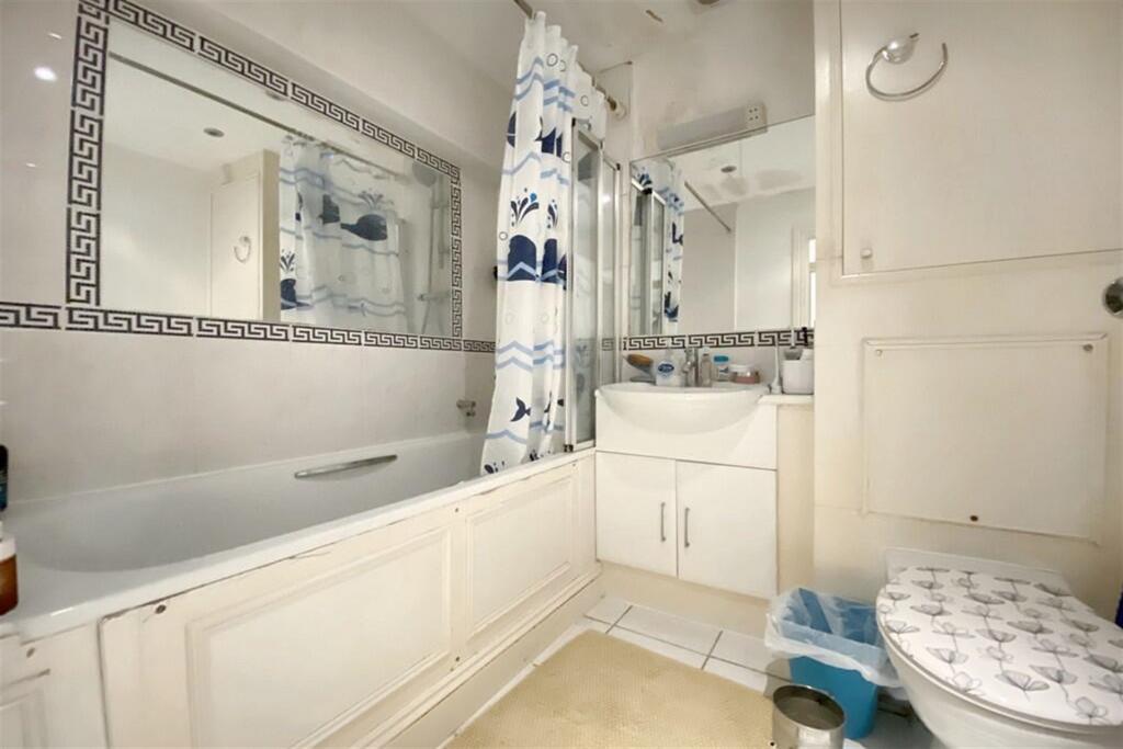 En-suite 1
