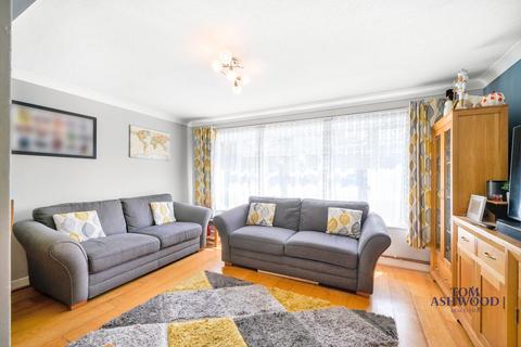 3 bedroom apartment for sale, Selbourne Avenue, Manor Park, E12