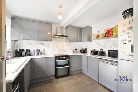 3 bedroom apartment for sale, Selborne Avenue, Manor Park, E12