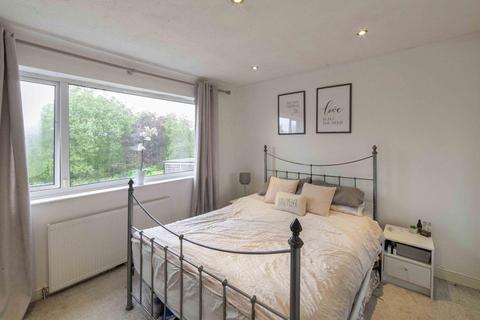 37 Ashfield Crescent, Springhead, Oldham, OL4 4NX