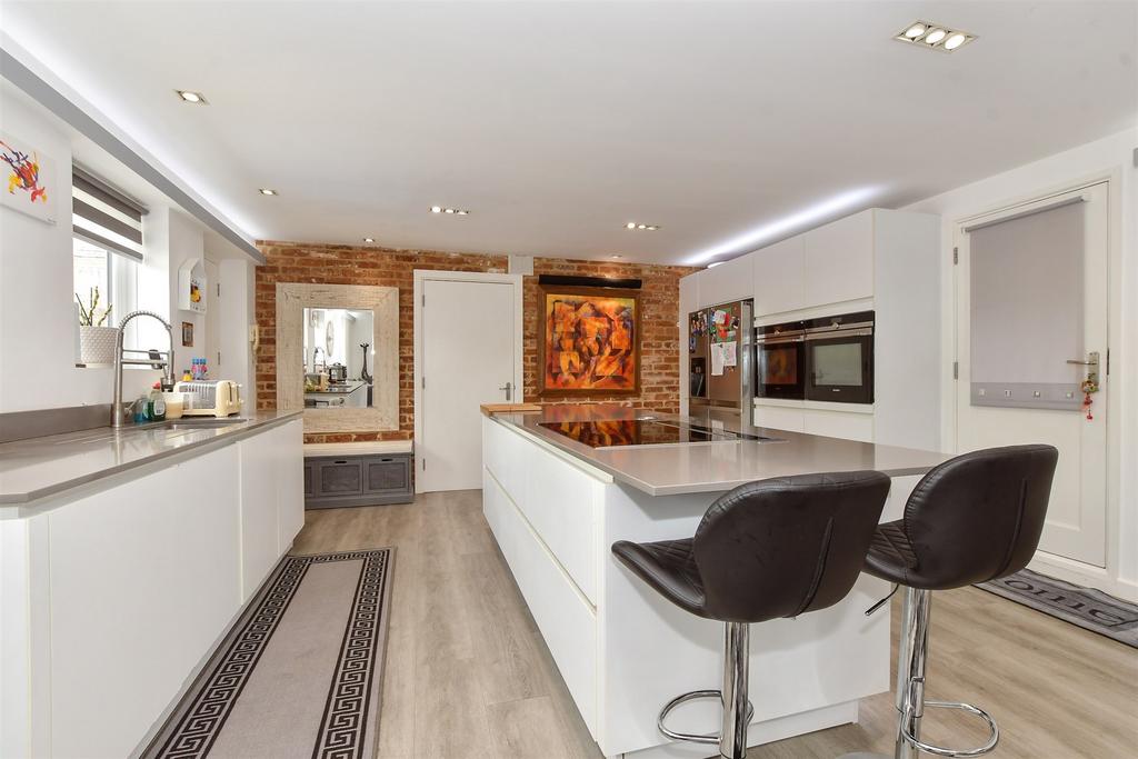 Kitchen/ Breakfast Room