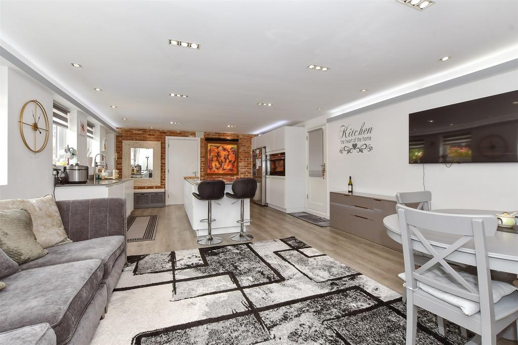 Kitchen/ Breakfast Room