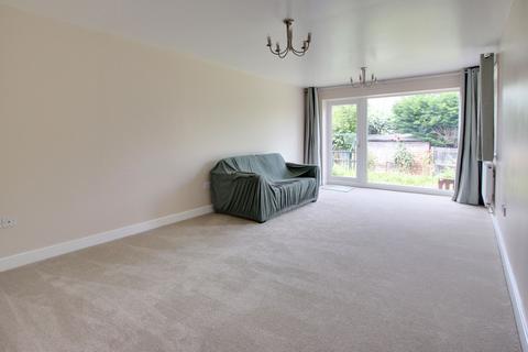 3 bedroom detached house to rent, Farm Drive, Shirley