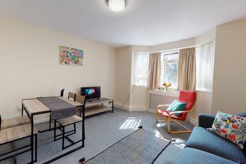 3 bedroom flat to rent, Hermitage Lane, London NW2