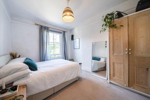 3 bedroom flat for sale, Disraeli Road, London