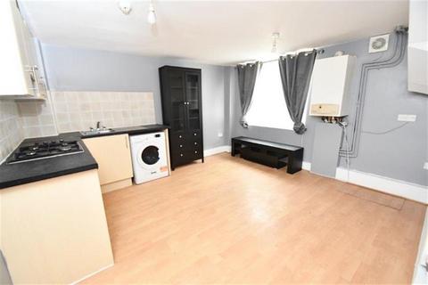 2 bedroom apartment to rent, 102 Queens Road, Aldershot GU11