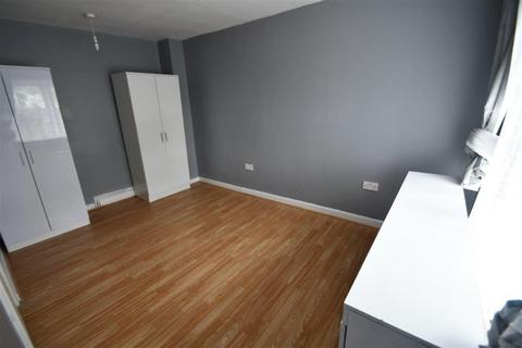 2 bedroom apartment to rent, 102 Queens Road, Aldershot GU11