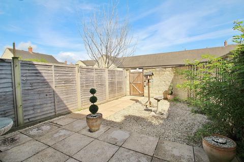 6 Pine Rise, Witney, OX28 1EY