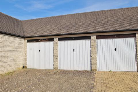6 Pine Rise, Witney, OX28 1EY