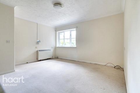1 bedroom flat for sale, Rayleigh Road, Leigh-On-Sea