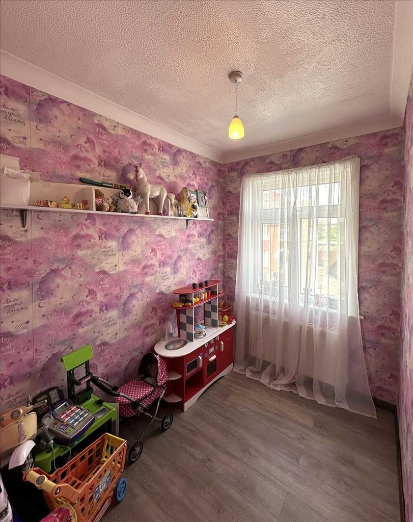 Front bedroom 3: