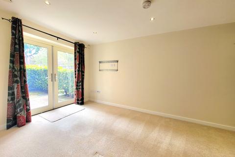 2 bedroom flat to rent, Heaton Moor Road, Stockport, Greater Manchester, SK4