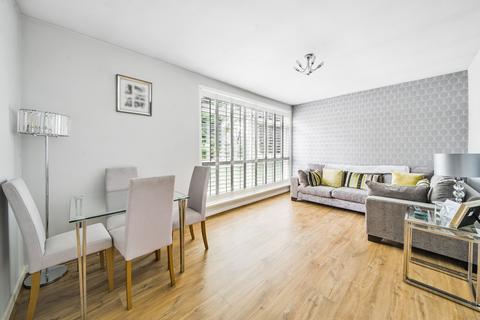2 bedroom flat to rent, Hardy Road London SE3